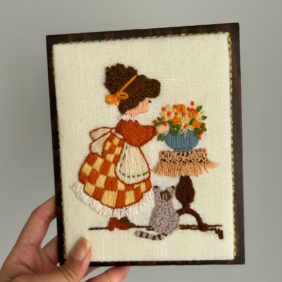 Vintage Crewel 70s art pieces, set of 2 - Picture 12 of 13